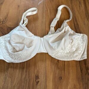 Olga Womens Lace & Satin Comfort Bra 40C Cream